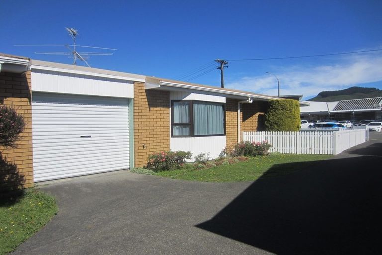 Photo of property in 48a Oxford Street, Tawa, Wellington, 5028