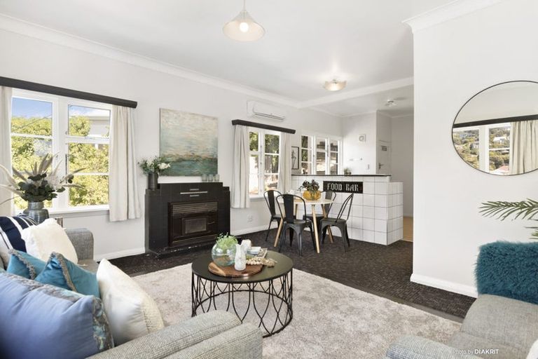 Photo of property in 122 The Parade, Island Bay, Wellington, 6023