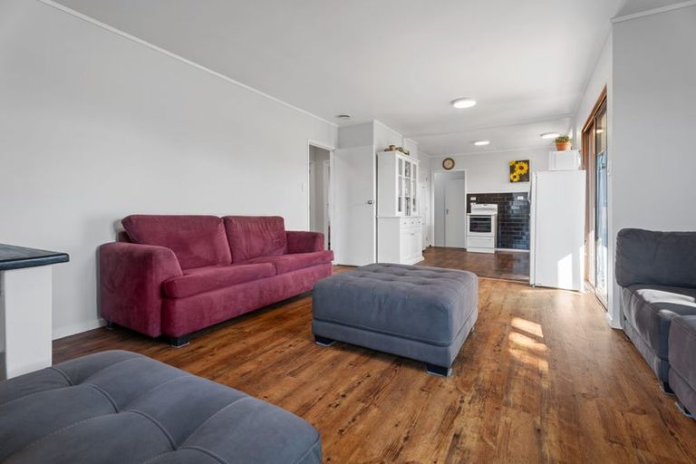 Photo of property in 1/3 Tyrian Close, Half Moon Bay, Auckland, 2012