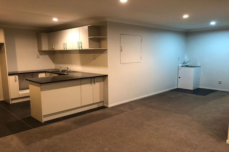 Photo of property in 44 Namsan Close, Fairview Heights, Auckland, 0632