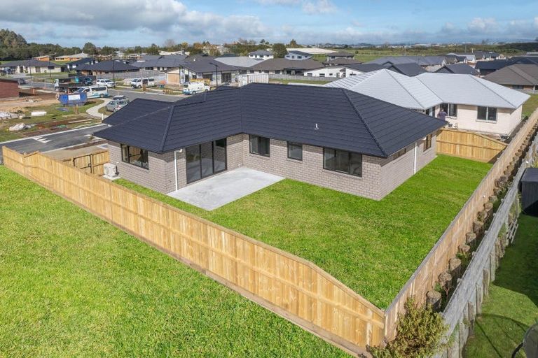 Photo of property in 15 Pukaki Place, Baverstock, 3200