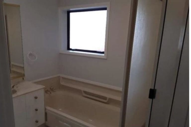 Photo of property in 2/18 Milton Road, Orewa, 0931