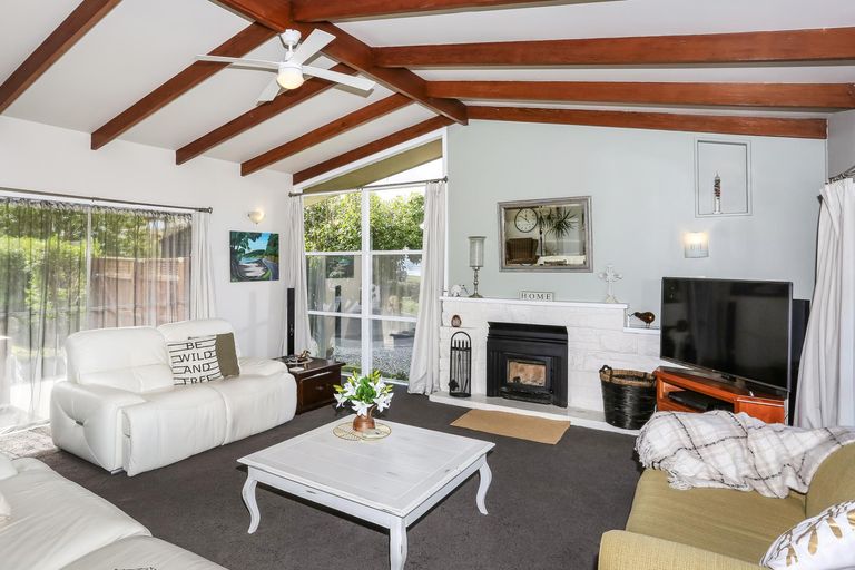 Photo of property in 11 Harrisville Road, Tuakau, 2121