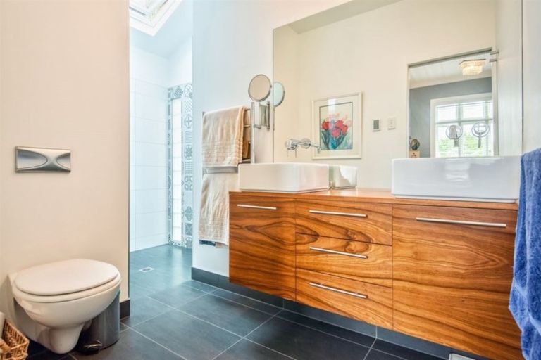 Photo of property in 33 Summer Street, Stanley Point, Auckland, 0624