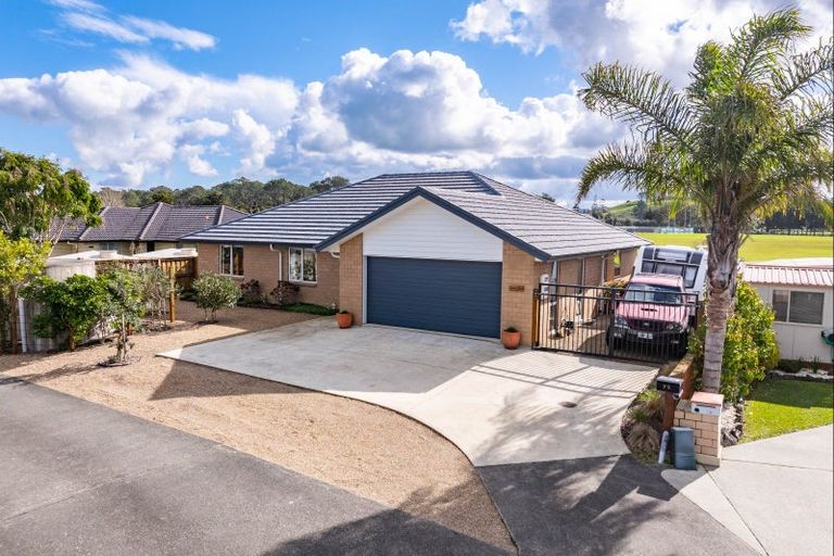 Photo of property in 72 Kedge Drive, Mangawhai, 0505