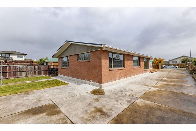 Photo of property in 6 Farnborough Street, Aranui, Christchurch, 8061