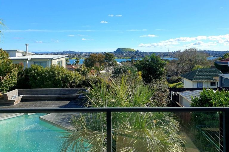 Photo of property in 12 Suzetta Place, Sunnyhills, Auckland, 2010