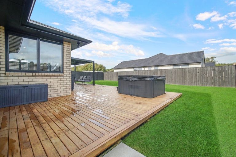 Photo of property in 4 Orawahi Road, Glenbrook, 2681