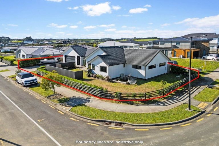 Photo of property in 13 Wheriko Avenue, Glenbrook, Waiuku, 2681