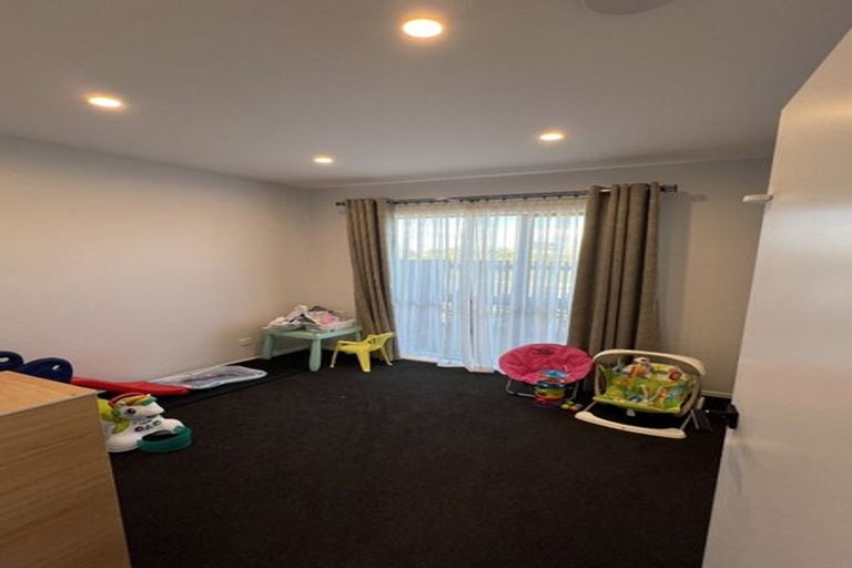 Photo of property in 121 Battalion Drive, Papakura, 2110