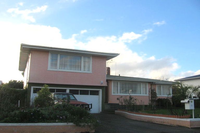 Photo of property in 1 Woburn Place, Takaro, Palmerston North, 4412