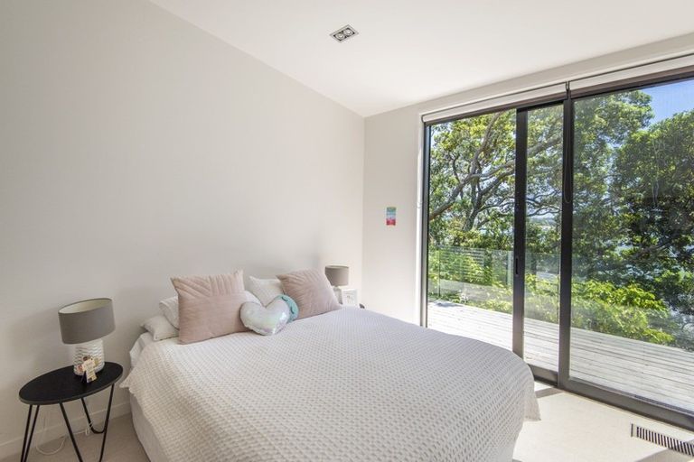 Photo of property in 10a First Avenue, Stanley Point, Auckland, 0624