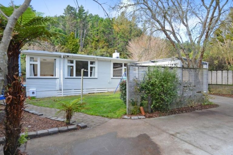 Photo of property in 5 Elmslie Road, Pinehaven, Upper Hutt, 5019