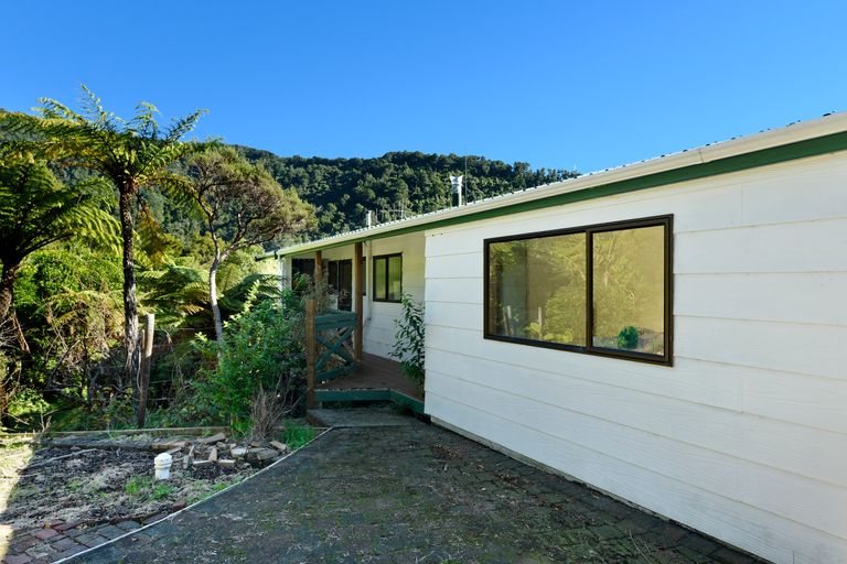 Photo of property in 23-25 Nikau Heights, Little Wanganui, Karamea, 7893