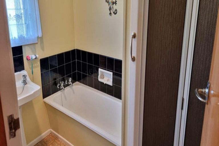 Photo of property in 240 Ngatai Road, Otumoetai, Tauranga, 3110