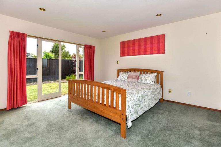 Photo of property in 1 Evenwood Place, Waimairi Beach, Christchurch, 8083