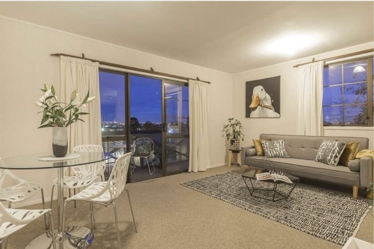 Photo of property in 5 Denarius Lane, Glendene, Auckland, 0602