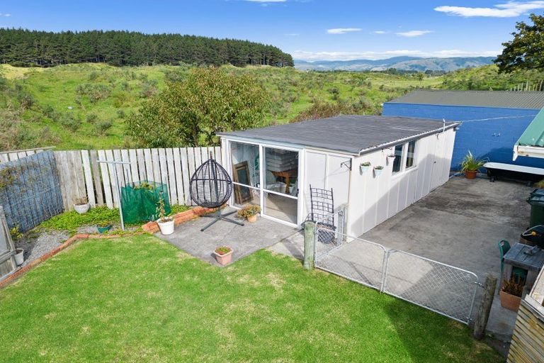 Photo of property in 15 Colenso Place, Otaki Beach, Otaki, 5512