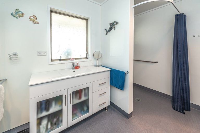 Photo of property in 18 Swinbourne Street, Waverley, 4510