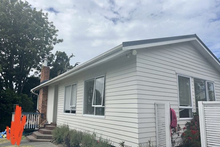 Photo of property in 17 Normandy Place, Henderson, Auckland, 0610