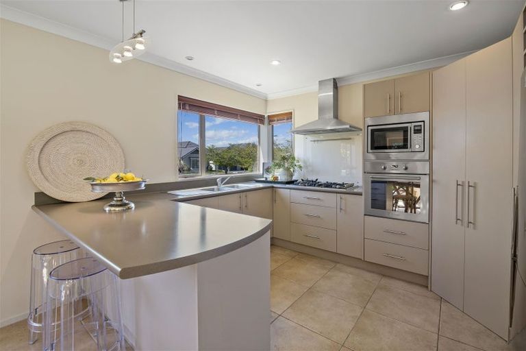 Photo of property in 52 Skyedale Drive, Harewood, Christchurch, 8051