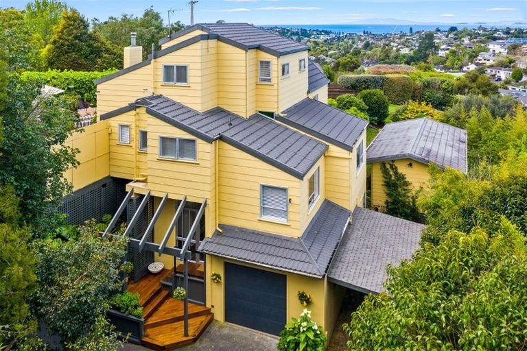 Photo of property in 673 East Coast Road, Browns Bay, Auckland, 0630