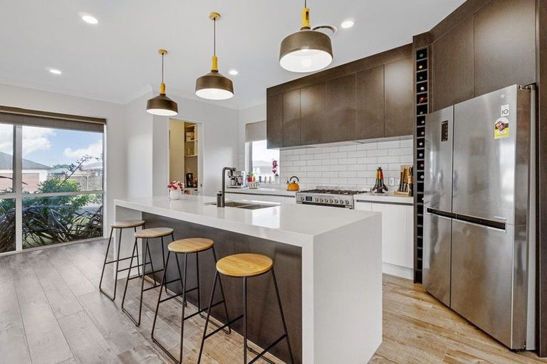 Photo of property in 10 Fred White Drive, Kumeu, 0810