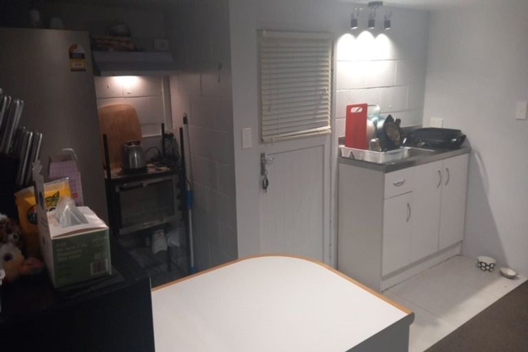 Photo of property in 61 Rehia Road, Massey, Auckland, 0614