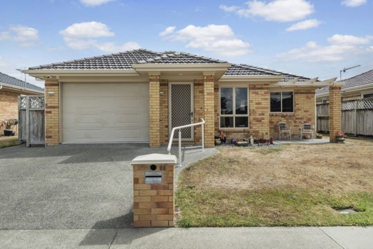 Photo of property in 28 Sovereign Isle Lane, Rototuna, Hamilton, 3210