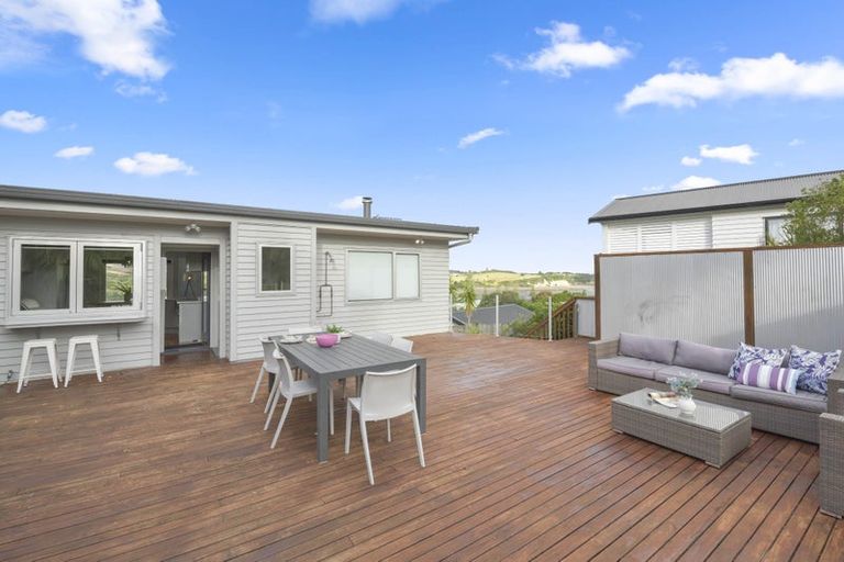 Photo of property in 9 Everard Avenue, Army Bay, Whangaparaoa, 0930