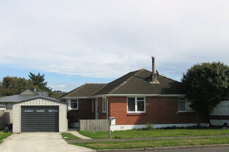 Photo of property in 16 Bathurst Street, Silverstream, Upper Hutt, 5019