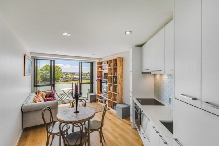 Photo of property in 17 Blake Lane, Dairy Flat, Albany, 0794