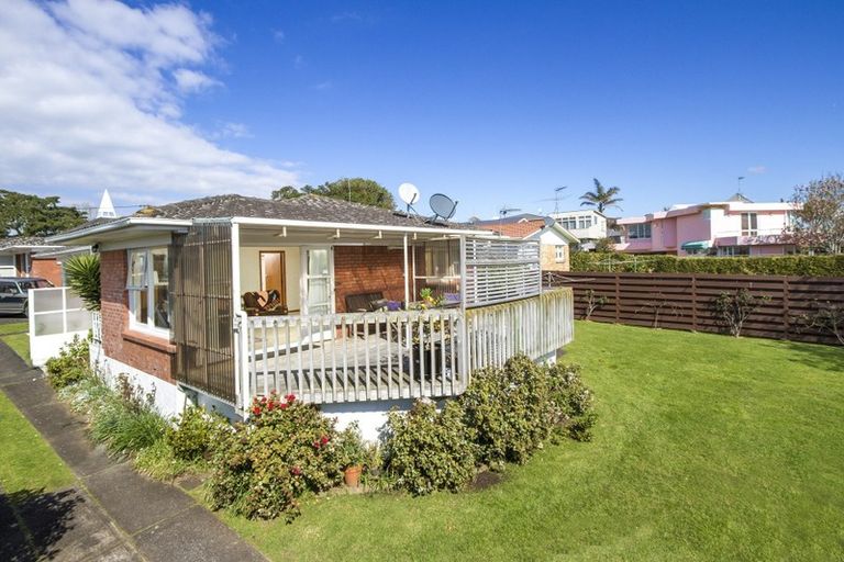 Photo of property in 3/3 Otakau Road, Milford, Auckland, 0620
