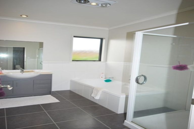 Photo of property in 22 Greenbough Lane, Greenhithe, Auckland, 0632