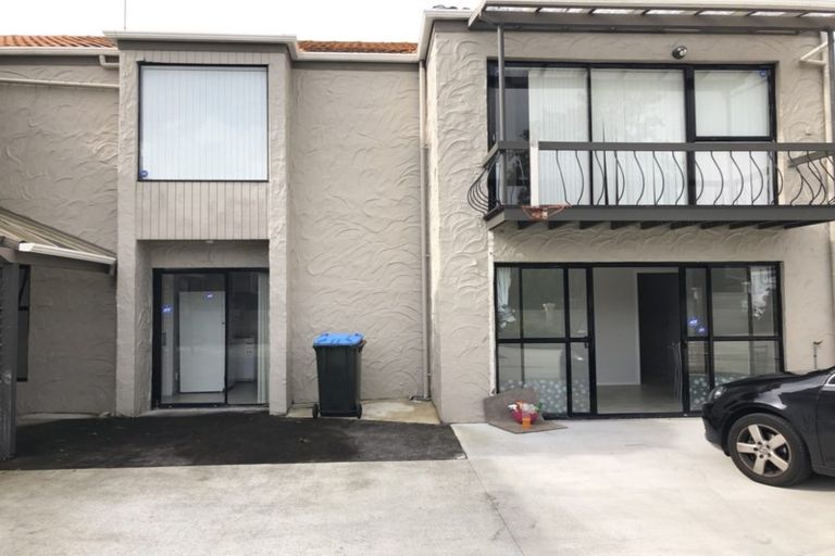Photo of property in 23 Puketea Street, Blockhouse Bay, Auckland, 0600