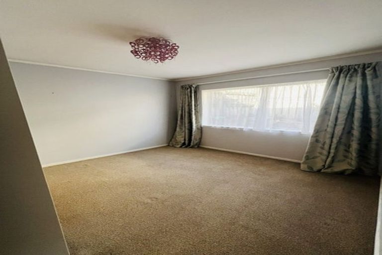 Photo of property in 3/74 West Coast Road, Glen Eden, Auckland, 0602