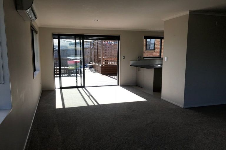 Photo of property in 61 Tiriwa Drive, Massey, Auckland, 0614