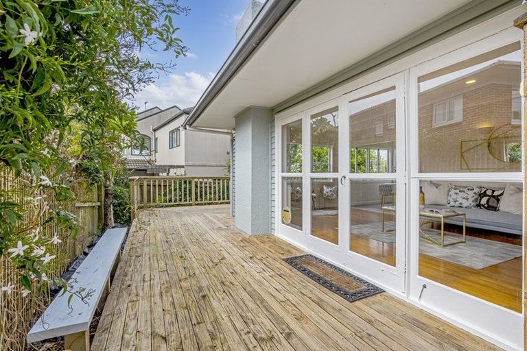 Photo of property in 1/23 Forrest Hill Road, Milford, Auckland, 0620