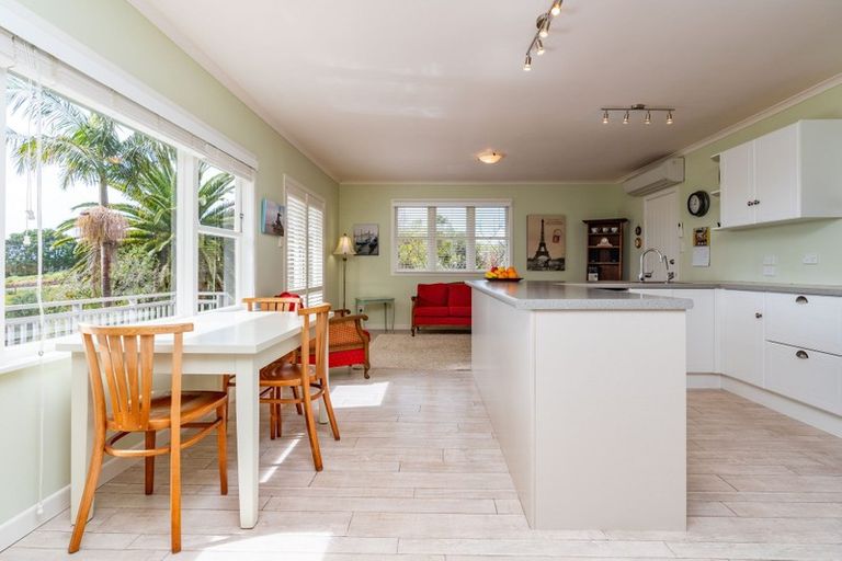 Photo of property in 122 Massey Road, Waipu, 0582