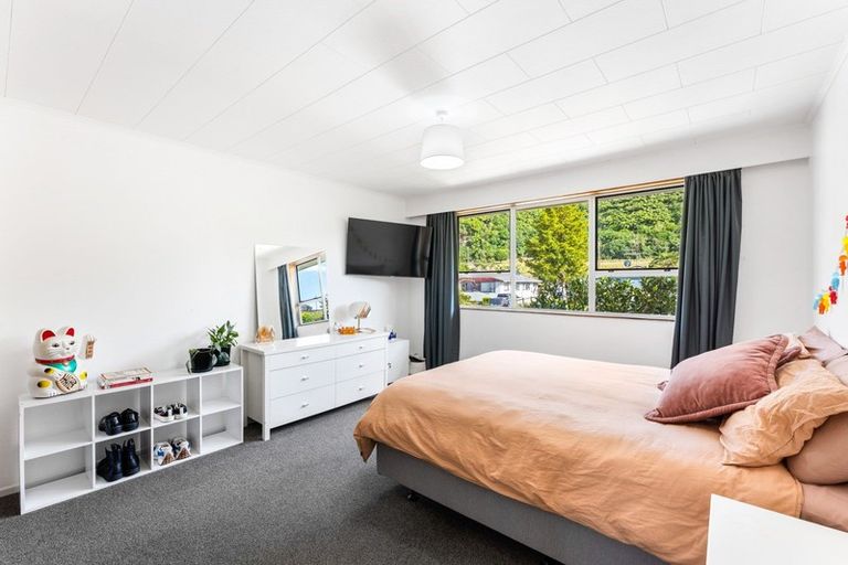 Photo of property in 16a Indiana Grove, Totara Park, Upper Hutt, 5018