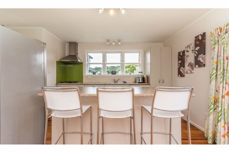 Photo of property in 63 Konini Road, Titirangi, Auckland, 0604