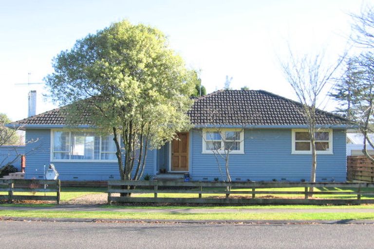 Photo of property in 1 Hilton Road, St Andrews, Hamilton, 3200