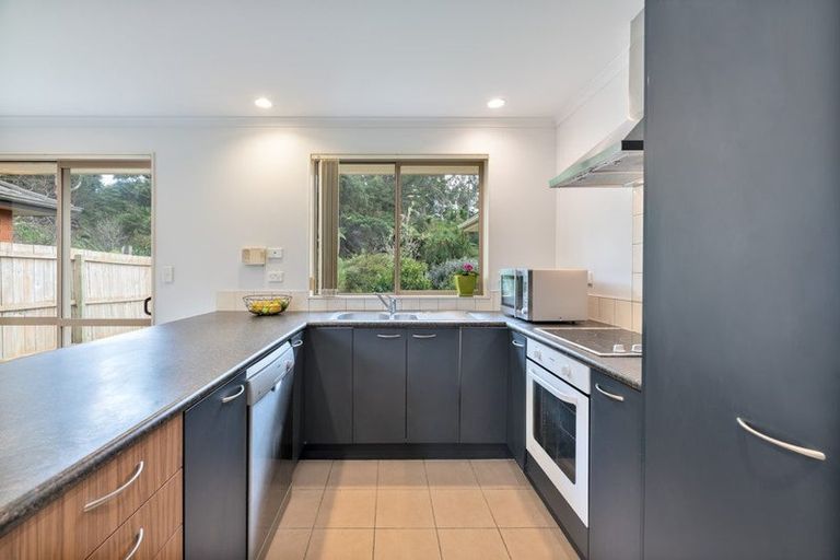 Photo of property in 32 Lomas Way, Albany, Auckland, 0632