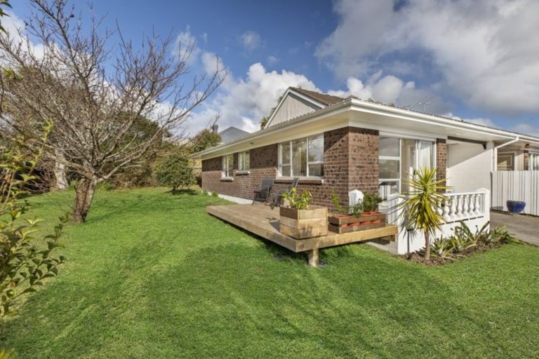 Photo of property in 1/2 Palm Court Drive, Glen Eden, Auckland, 0602