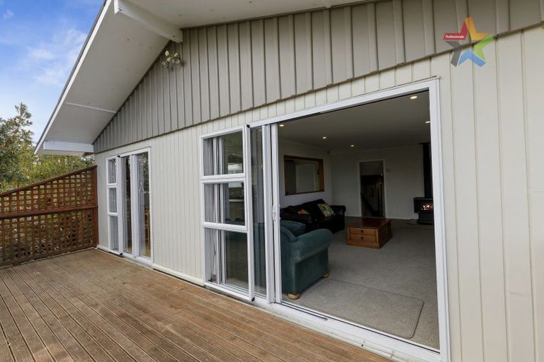 Photo of property in 6 Peach Tree Grove, Maungaraki, Lower Hutt, 5010