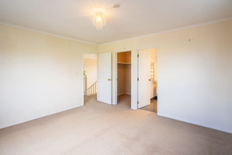 Photo of property in 2 Rosebank Avenue, Kelvin Grove, Palmerston North, 4414