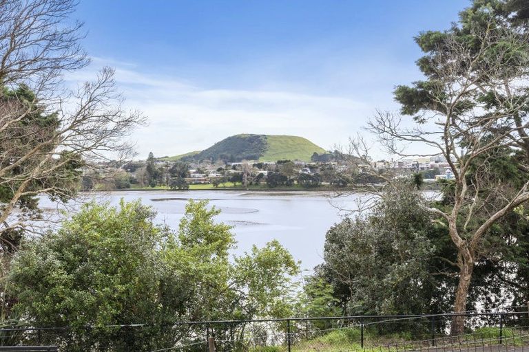 Photo of property in 24 Cove Lane, Mount Wellington, Auckland, 1060