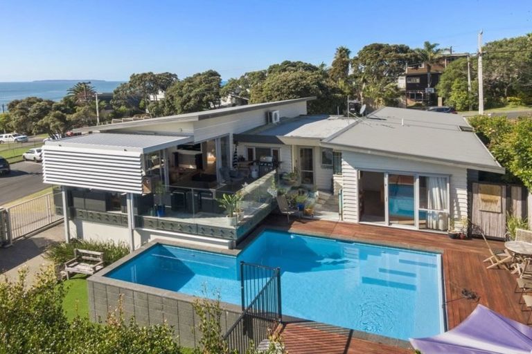 Photo of property in 28 Rothesay Bay Road, Rothesay Bay, Auckland, 0630