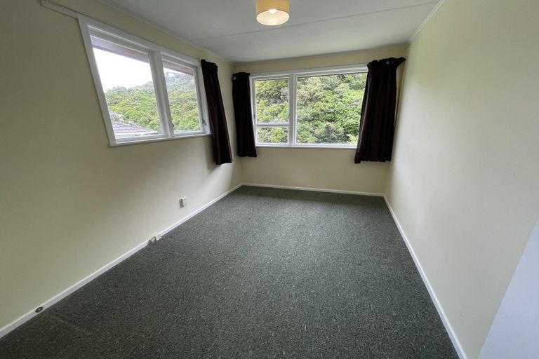 Photo of property in 6 Tobruk Street, Karori, Wellington, 6012