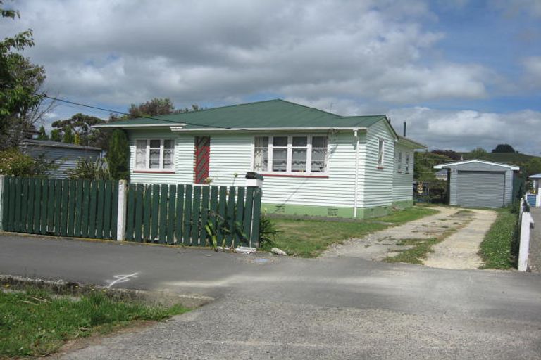 Photo of property in 9 Sedcole Street, Pahiatua, 4910